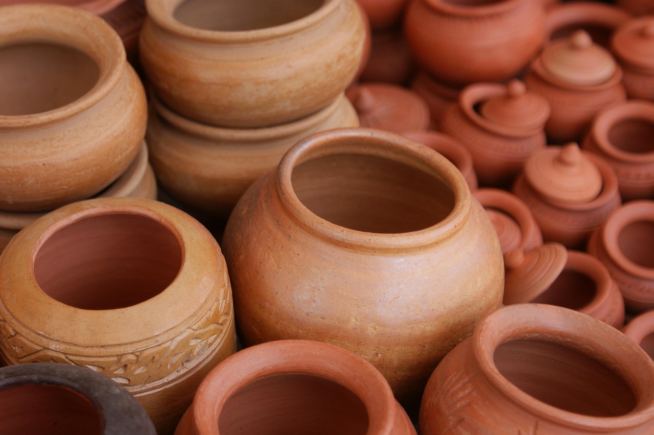 Bloempotjes in verschillende terracotta tinten. Bloempotjes in verschillende terracotta tinten.