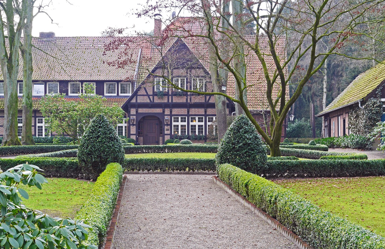 Witte houten kasten in Scandinavische keukenstijl. Witte houten kasten in Scandinavische keukenstijl.