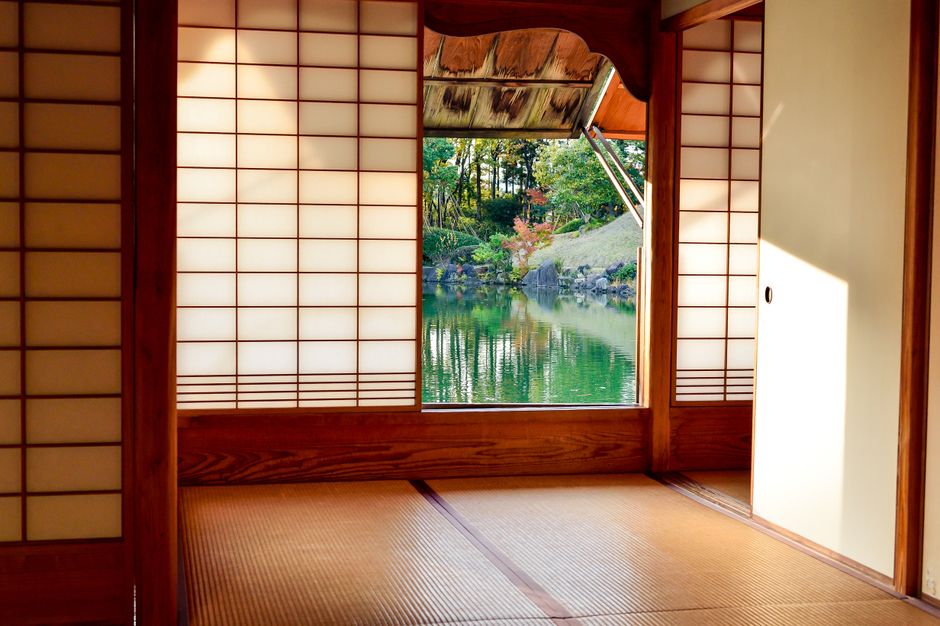 Minimalistische kamer met Japanse kleurenpalet Minimalistische kamer met Japanse kleurenpalet