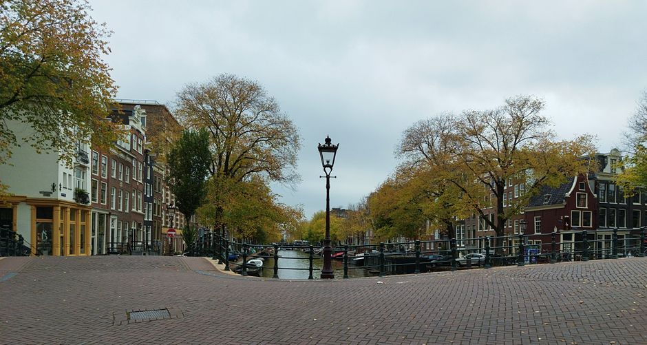 Herfstige Amsterdamse straten op fotobehang. Herfstige Amsterdamse straten op fotobehang.