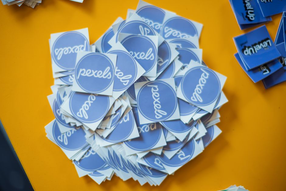 Creatieve badkamer stickers maken ruimte levendig.